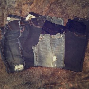 Lot of maternity skinny jeans
